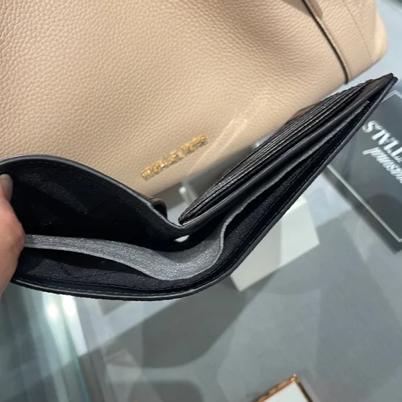 Michael Kors Jet Set Travel Passport Wallet
Black Signature/Silver-Tone Hardware - Picture 6 of 16